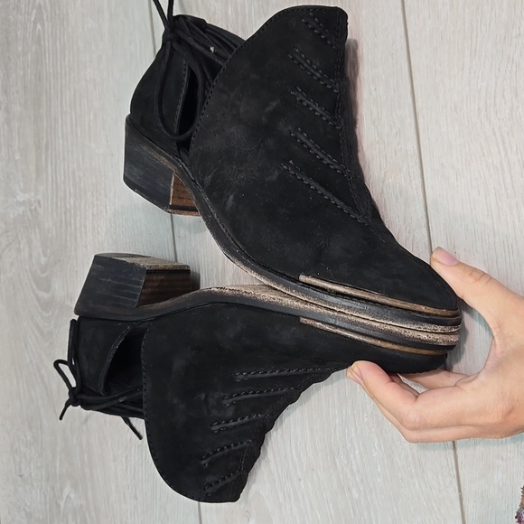 Free People Women Cut Out Side Black Suede Ankle Boots Shoes Sz 37/6.5-7 - Picture 10 of 14